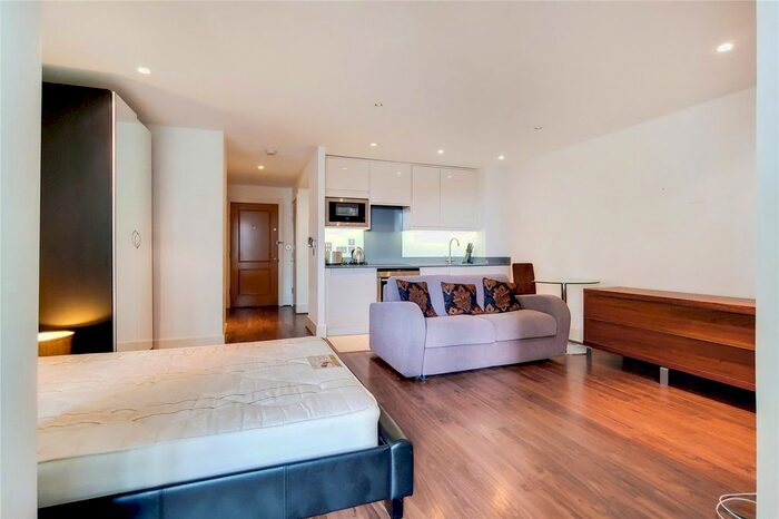 Studio To Rent In Kestrel House, St George Wharf, Vauxhall, London, SW8