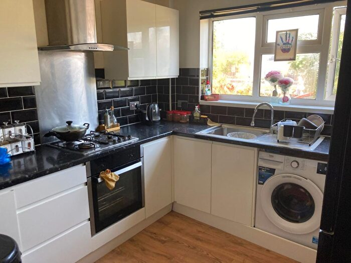 2 Bedroom Flat To Rent In -Bedroom Ground Floor Flat To Rent, RM1