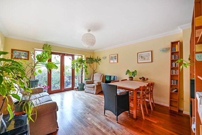 3 Bedroom Terraced House For Sale In East Lane, Kingston, Kingston Upon Thames, KT1