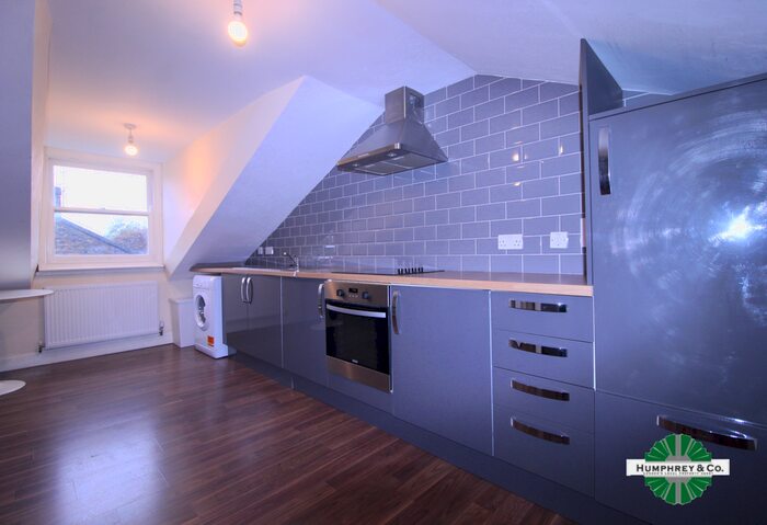 3 Bedroom Flat To Rent In Urswick Road, Hackney, E9