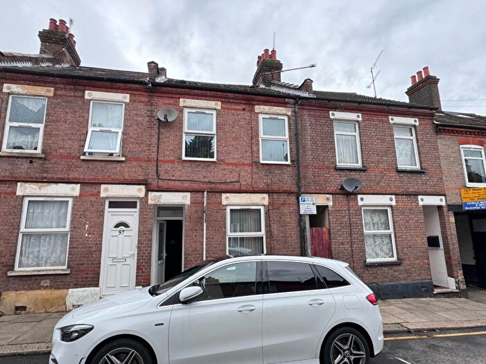 4 Bedroom Terraced House To Rent In Strathmore Avenue, LU1