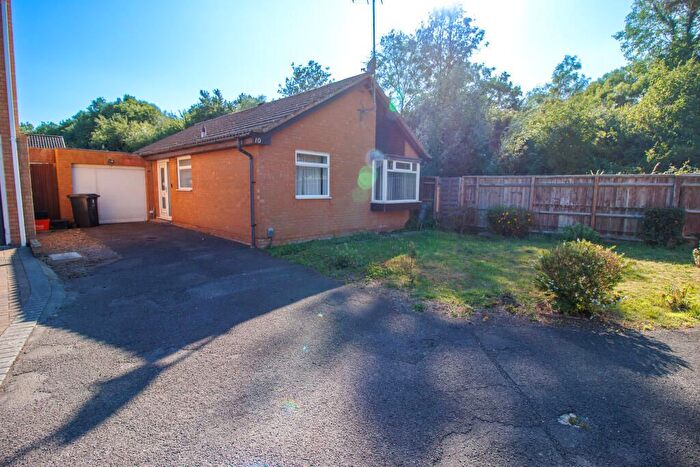 2 Bedroom Detached Bungalow For Sale In Basingstoke Close, Freshbrook, Swindon, SN5