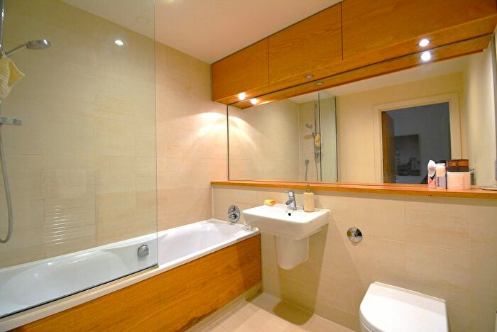 2 Bedroom Apartment To Rent In Kelso Place, Manchester, M15