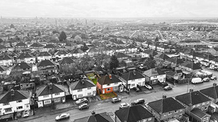 3 Bedroom Semi-Detached House For Sale In Kingston Avenue, Wigston, Leicester, LE18