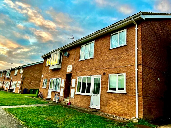 2 Bedroom Flat To Rent In St. Johns Chase, March, PE15