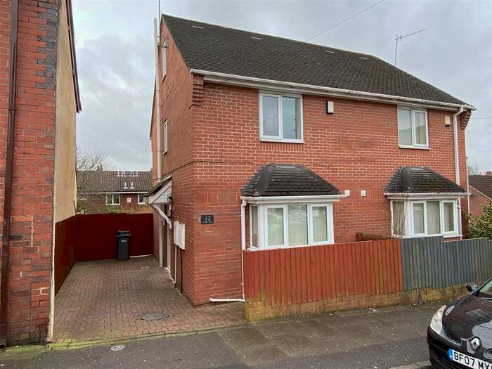 3 Bedroom Semi-Detached House To Rent In Leveson Street, Stoke-on-trent, ST3