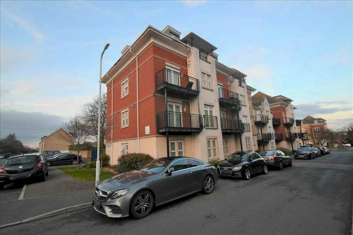 2 Bedroom Apartment To Rent In Crawford Avenue, Dartford, DA1
