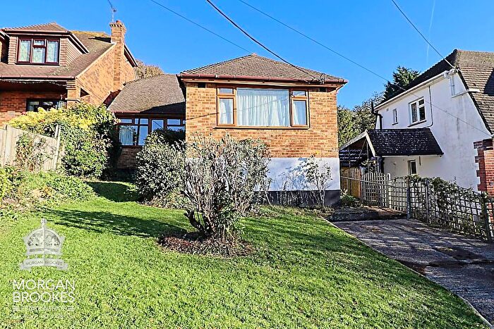 2 Bedroom Bungalow For Sale In Kings Road, South Benfleet, SS7