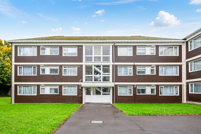 3 Bedroom Flat For Sale In Brent Lea, Brentford, TW8
