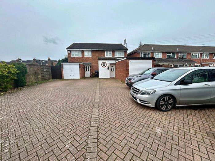 3 Bedroom Semi Detached House For Sale In Sewardstone Road, Waltham Abbey, EN9