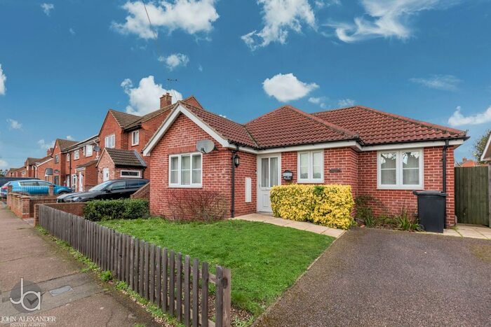 3 Bedroom Detached Bungalow For Sale In Queen Elizabeth Way, Colchester, CO2
