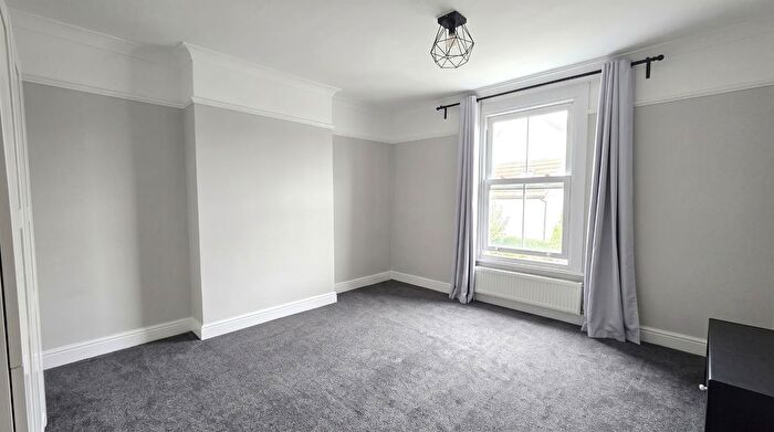 2 Bedroom Flat To Rent In Nimrod Road, London, SW16