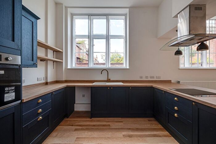 2 Bedroom Flat To Rent In Overleigh Road, Chester, Cheshire, CH4