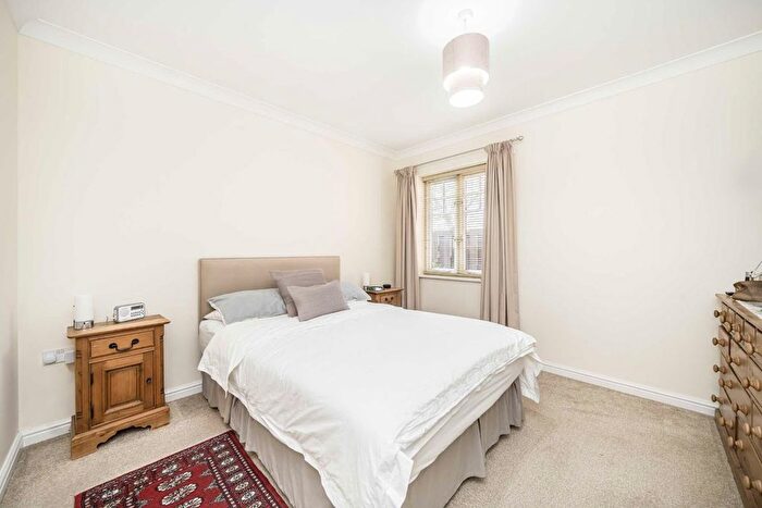 1 Bedroom Flat For Sale In Heathlands Close, Sunbury-On-Thames, TW16