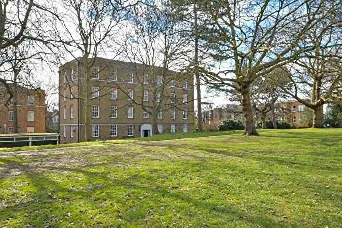 2 Bedroom Flat For Sale In Point Close, Greenwich, London, SE10