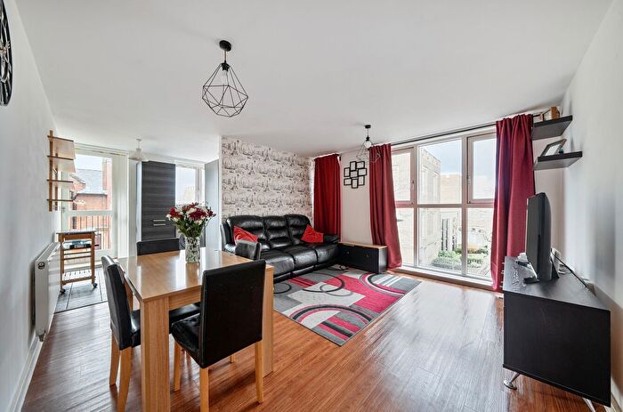 2 Bedroom Flat For Sale In Ashmore Road, London, SE18