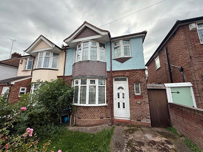 3 Bedroom Semi Detached House For Sale In Meyrick Avenue, South Luton, Luton, Bedfordshire, LU1