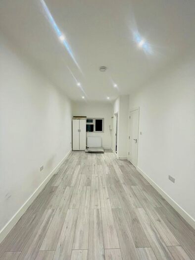 Studio To Rent In Langdale Avenue, Mitcham, CR4