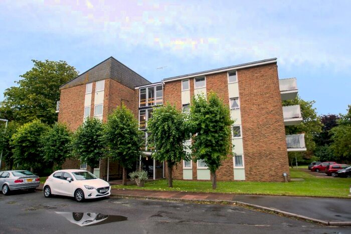 2 Bedroom Flat To Rent In Dorchester Gardens, Worthing, BN11