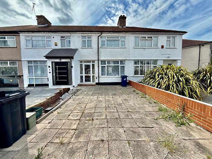 3 Bedroom Terraced House For Sale In Kingsbridge Crescent, Southall, UB1