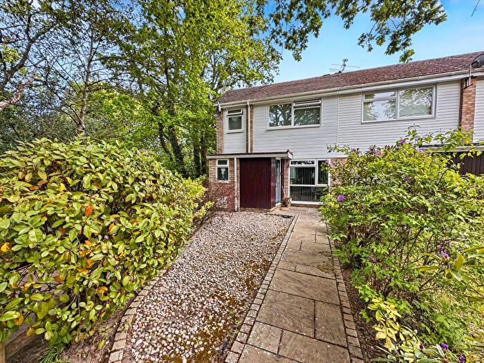 4 Bedroom End Terrace House For Sale In Waterside Way, Woking, GU21