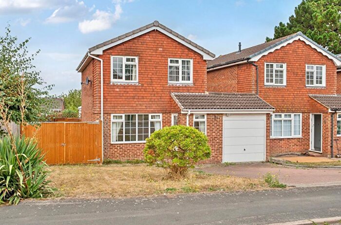 3 Bedroom Link Detached House For Sale In Fircroft Drive, Chandler's Ford, Eastleigh, SO53