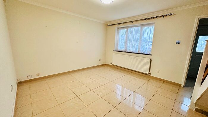 3 Bedroom Semi-Detached House To Rent In Kenmore Avenue, Harrow, HA3