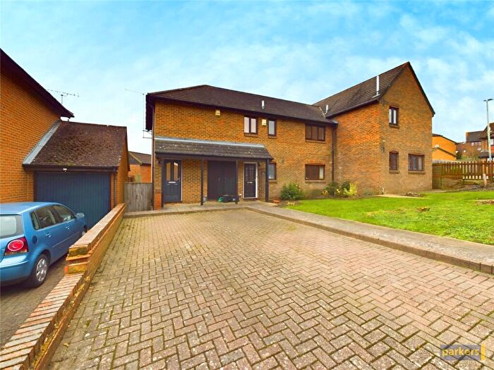 2 Bedroom Maisonette To Rent In Broad Hinton, Twyford, Reading, Berkshire, RG10