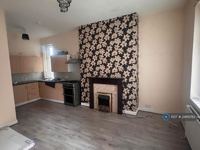 3 Bedroom Terraced House To Rent In Acres Street, Bradford, BD21