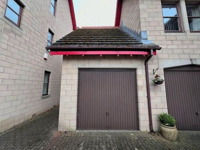Garage / Parking To Rent In Cottage Green, Cramond, Edinburgh, EH4
