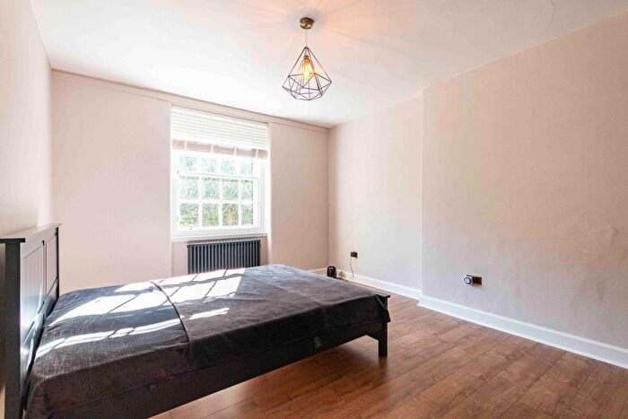 1 Bedroom Flat To Rent In Marshalls Court, Edinburgh, EH1