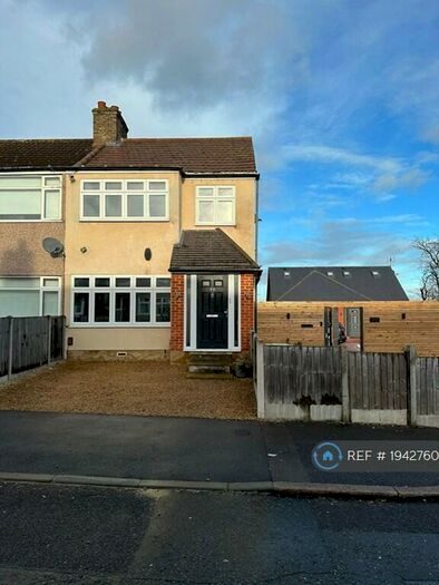 3 Bedroom End Of Terrace House To Rent In Benets Road, Hornchurch, RM11