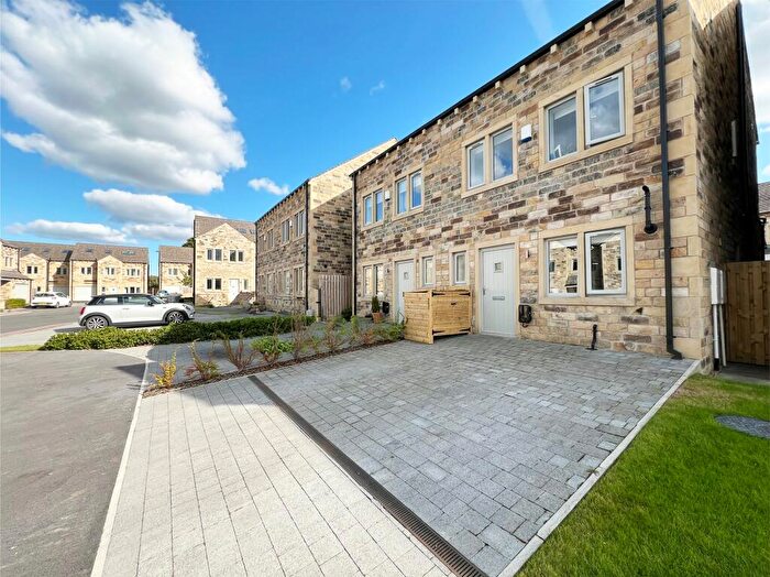 3 Bedroom Semi-Detached House For Sale In Tinker Croft, Lepton, HD8