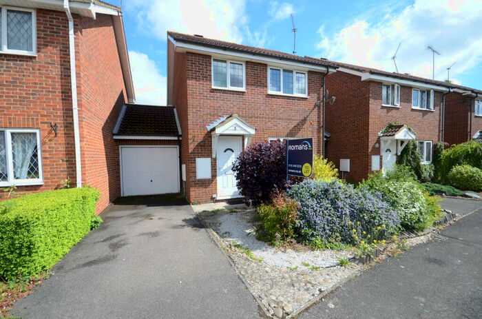 3 Bedroom Link Detached House To Rent In The Willows, Caversham, RG4