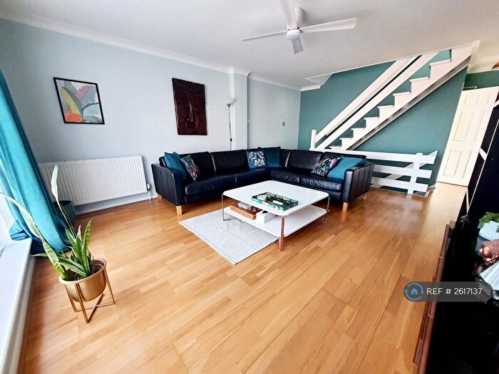 3 Bedroom Terraced House To Rent In Goldstone Lane, Hove, BN3