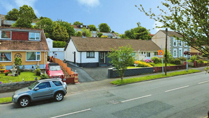 3 Bedroom Semi-Detached Bungalow For Sale In Trallwn Road, Llansamlet, Swansea, West Glamorgan, SA7