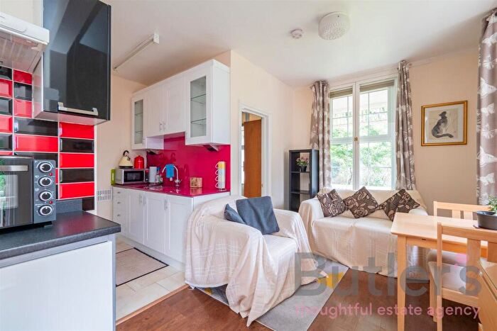 1 Bedroom Apartment To Rent In Roughets Lane, Redhill, RH1