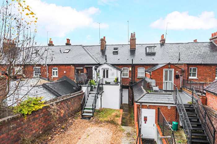 2 Bedroom Flat For Sale In Pound Lane, Godalming, Surrey, GU7