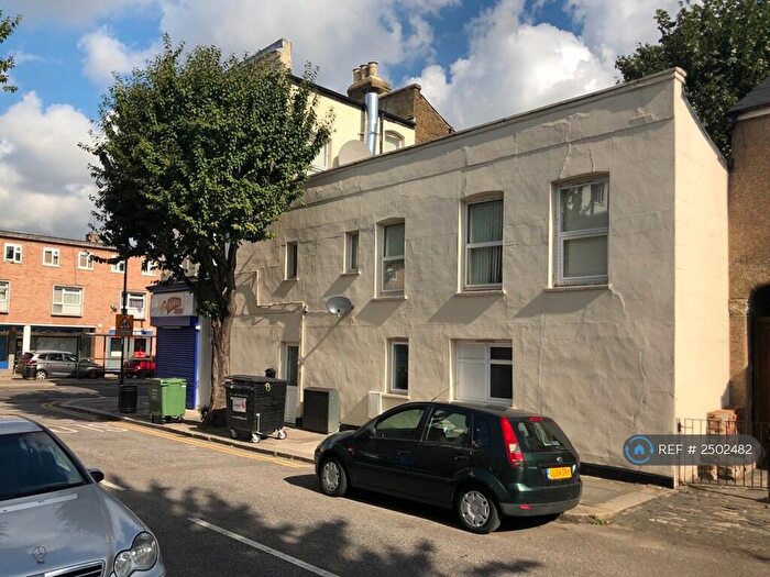 1 Bedroom Flat To Rent In Baker Street, Enfield, EN1