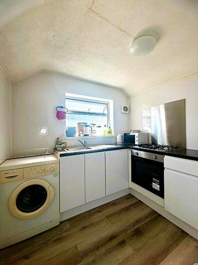 2 Bedroom Flat To Rent In Comet Street, Cardiff(City), CF24