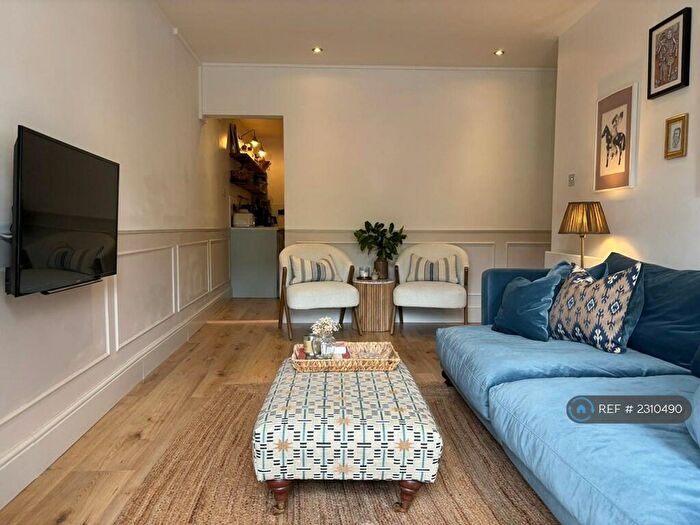 2 Bedroom Flat To Rent In Fleet Road, Fleet, GU51