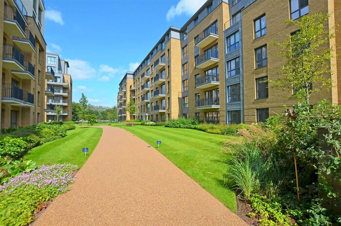 3 Bedroom Flat To Rent In Pinewood Gardens, Teddington, TW11