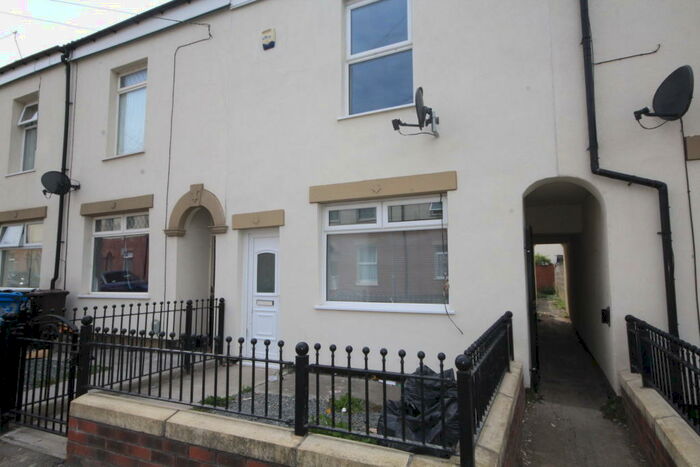 3 Bedroom Terraced House To Rent In Walliker St, Hull, HU3