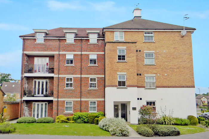 2 Bedroom Flat To Rent In Crawley, RH10