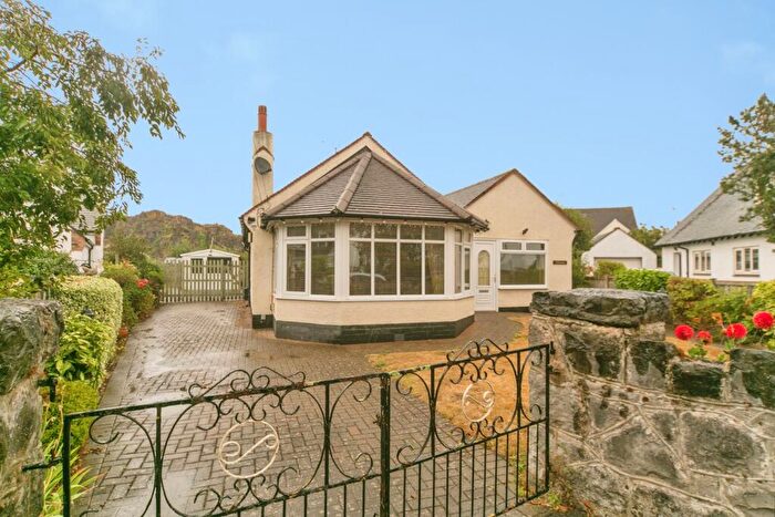 3 Bedroom Bungalow For Sale In Craig Wen, Rhos On Sea, Colwyn Bay, Conwy, LL28