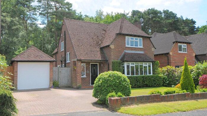 3 Bedroom Detached House To Rent In Longdown, Fleet, Hampshire, GU52