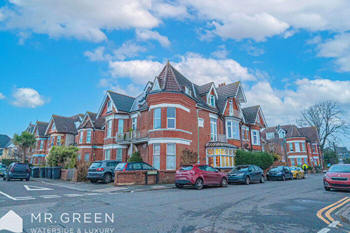 2 Bedroom Apartment For Sale In Walpole Road, Bournemouth, Dorset, BH1