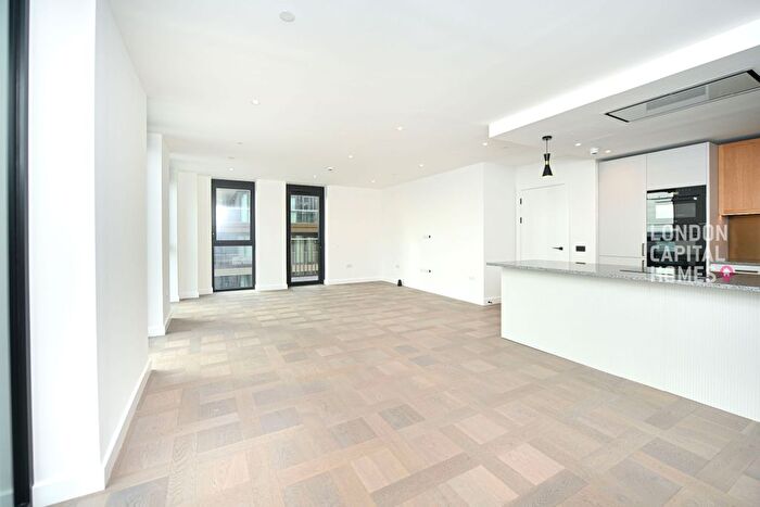 3 Bedroom Flat To Rent In Rm/, Merino Gardens, London, E1W