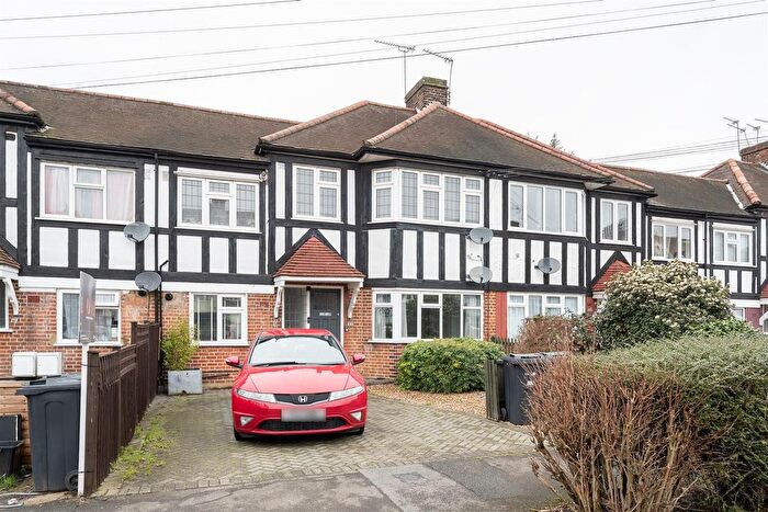 2 Bedroom Flat For Sale In Westview Drive, Woodford Green, IG8