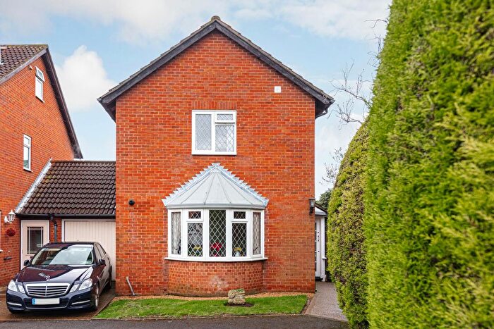 3 Bedroom Semi Detached House For Sale In Cardinal Close, Worcester Park, Surrey, KT4
